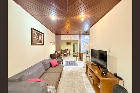 Casa à venda com 221m², 2 quartos e 3 vagas Casa à venda com 221m², 2 quartos e 3 vagasSala