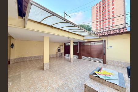 Casa à venda com 221m², 2 quartos e 3 vagas Casa à venda com 221m², 2 quartos e 3 vagasGaragem