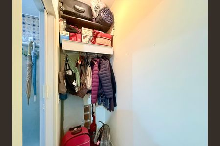 Casa à venda com 221m², 2 quartos e 3 vagas Casa à venda com 221m², 2 quartos e 3 vagasCloset Suíte 1