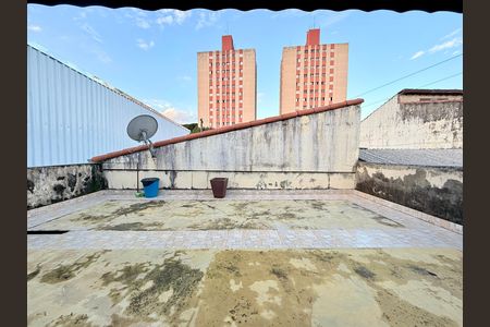 Casa à venda com 221m², 2 quartos e 3 vagas Casa à venda com 221m², 2 quartos e 3 vagasTerraço