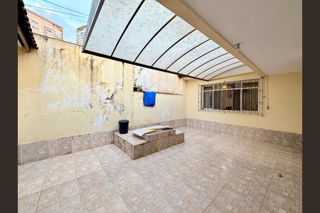 Casa à venda com 221m², 2 quartos e 3 vagas Casa à venda com 221m², 2 quartos e 3 vagasGaragem