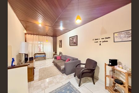 Casa à venda com 221m², 2 quartos e 3 vagas Casa à venda com 221m², 2 quartos e 3 vagasSala