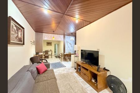 Casa à venda com 221m², 2 quartos e 3 vagas Casa à venda com 221m², 2 quartos e 3 vagasSala