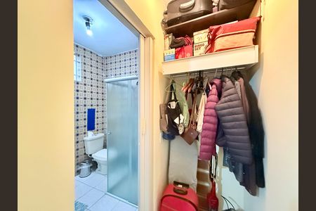 Casa à venda com 221m², 2 quartos e 3 vagas Casa à venda com 221m², 2 quartos e 3 vagasCloset Suíte 1