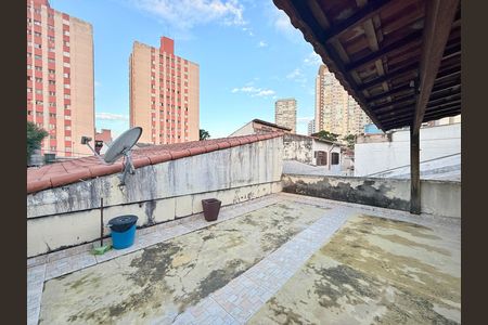 Casa à venda com 221m², 2 quartos e 3 vagas Casa à venda com 221m², 2 quartos e 3 vagasTerraço