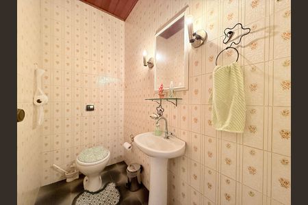 Casa à venda com 221m², 2 quartos e 3 vagas Casa à venda com 221m², 2 quartos e 3 vagasLavabo