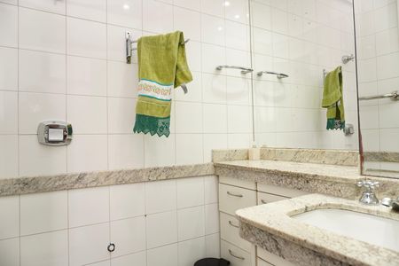 Apartamento à venda com 240m², 4 quartos e 3 vagas Apartamento à venda com 240m², 4 quartos e 3 vagasSuíte 3 - Banheiro