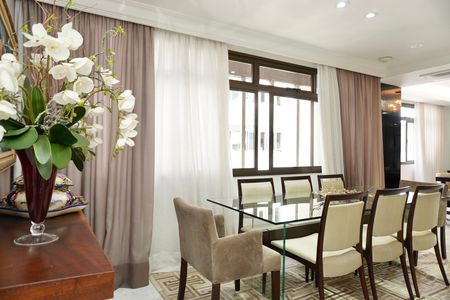 Apartamento à venda com 240m², 4 quartos e 3 vagas Apartamento à venda com 240m², 4 quartos e 3 vagasCopa