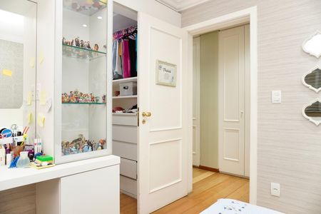 Apartamento à venda com 240m², 4 quartos e 3 vagas Apartamento à venda com 240m², 4 quartos e 3 vagasSuíte 2