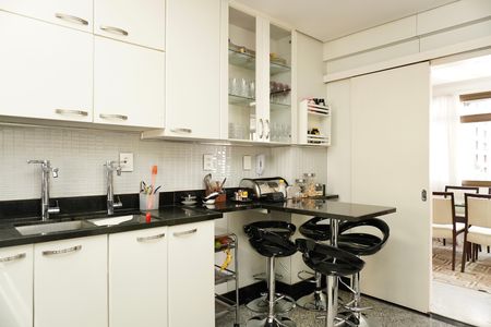 Apartamento à venda com 240m², 4 quartos e 3 vagas Apartamento à venda com 240m², 4 quartos e 3 vagasCozinha
