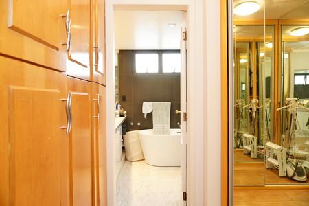 Apartamento à venda com 240m², 4 quartos e 3 vagas Apartamento à venda com 240m², 4 quartos e 3 vagasSuíte 4 - Closet