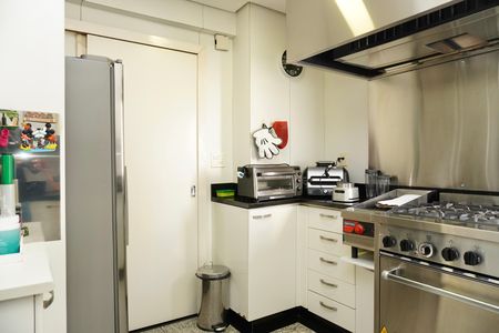 Apartamento à venda com 240m², 4 quartos e 3 vagas Apartamento à venda com 240m², 4 quartos e 3 vagasCozinha