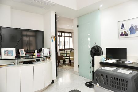 Apartamento à venda com 240m², 4 quartos e 3 vagas Apartamento à venda com 240m², 4 quartos e 3 vagasSala 2