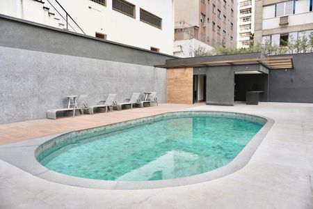 Apartamento à venda com 240m², 4 quartos e 3 vagas Apartamento à venda com 240m², 4 quartos e 3 vagasÁrea comum - Piscina