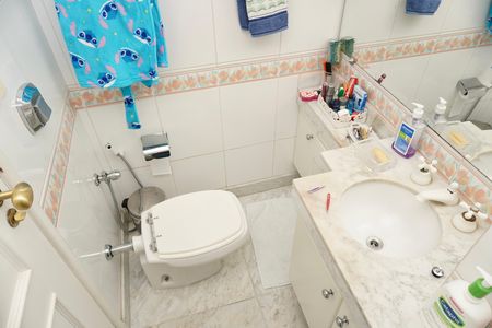 Apartamento à venda com 240m², 4 quartos e 3 vagas Apartamento à venda com 240m², 4 quartos e 3 vagasSuíte 2 - Banheiro
