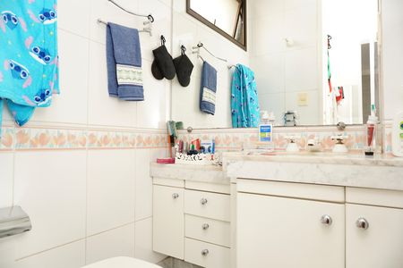 Apartamento à venda com 240m², 4 quartos e 3 vagas Apartamento à venda com 240m², 4 quartos e 3 vagasSuíte 2 - Banheiro