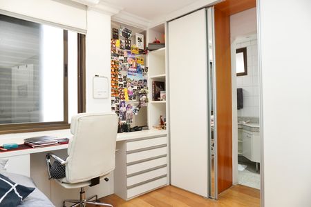 Apartamento à venda com 240m², 4 quartos e 3 vagas Apartamento à venda com 240m², 4 quartos e 3 vagasSuíte 1