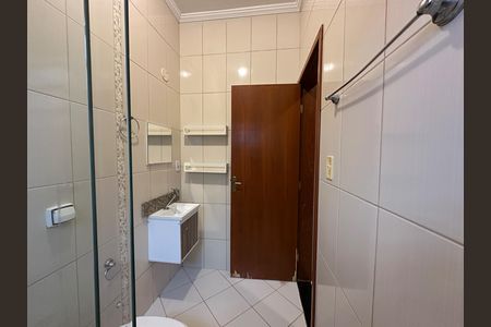 Casa para alugar com 200m², 3 quartos e 2 vagas Casa para alugar com 200m², 3 quartos e 2 vagasBanheiro da Suíte 1