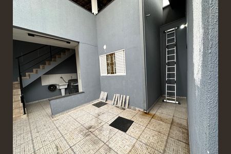 Casa para alugar com 200m², 3 quartos e 2 vagas Casa para alugar com 200m², 3 quartos e 2 vagasÁrea externa