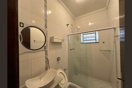 Casa para alugar com 200m², 3 quartos e 2 vagas Casa para alugar com 200m², 3 quartos e 2 vagasBanheiro Corredor