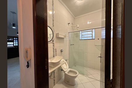 Casa para alugar com 200m², 3 quartos e 2 vagas Casa para alugar com 200m², 3 quartos e 2 vagasBanheiro Corredor