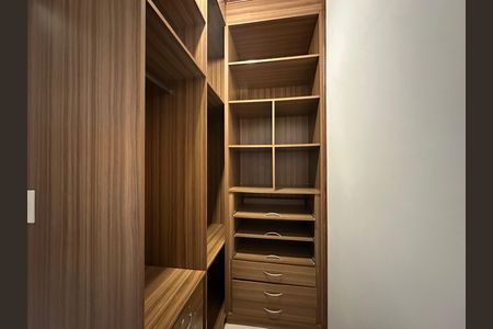 Casa para alugar com 200m², 3 quartos e 2 vagas Casa para alugar com 200m², 3 quartos e 2 vagasCloset da suíte 1