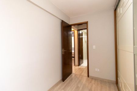 Quarto 1 de apartamento para alugar com 3 quartos, 56m² em Novo Mundo, Curitiba