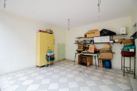 Casa à venda com 220m², 4 quartos e 5 vagas Casa à venda com 220m², 4 quartos e 5 vagasQuintal 1