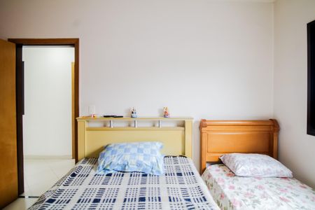 Casa à venda com 220m², 4 quartos e 5 vagas Casa à venda com 220m², 4 quartos e 5 vagasQuarto 3
