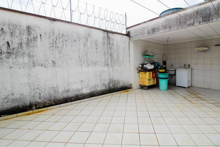 Casa à venda com 220m², 4 quartos e 5 vagas Casa à venda com 220m², 4 quartos e 5 vagasQuintal 2