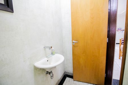 Casa à venda com 220m², 4 quartos e 5 vagas Casa à venda com 220m², 4 quartos e 5 vagasLavabo