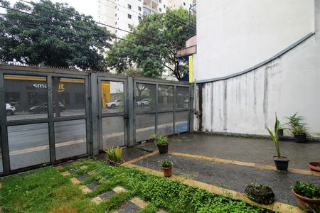Casa à venda com 220m², 4 quartos e 5 vagas Casa à venda com 220m², 4 quartos e 5 vagasGaragem e Fachada