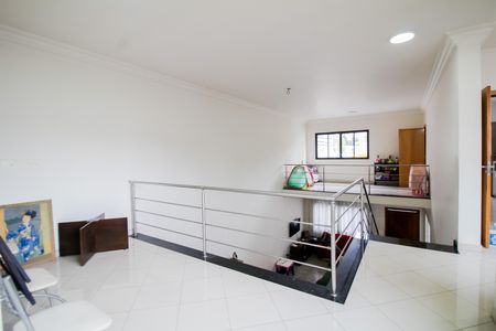 Casa à venda com 220m², 4 quartos e 5 vagas Casa à venda com 220m², 4 quartos e 5 vagasCorredores 2º Piso