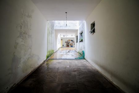 Casa à venda com 220m², 4 quartos e 5 vagas Casa à venda com 220m², 4 quartos e 5 vagasQuintal 1