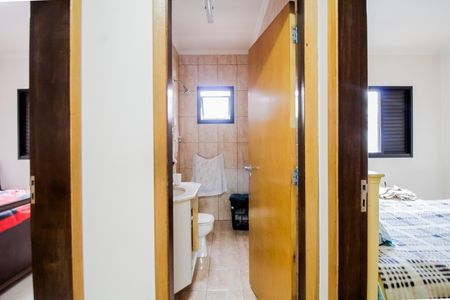 Casa à venda com 220m², 4 quartos e 5 vagas Casa à venda com 220m², 4 quartos e 5 vagasBanheiro 2