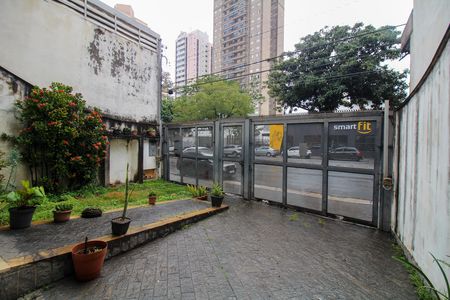 Casa à venda com 220m², 4 quartos e 5 vagas Casa à venda com 220m², 4 quartos e 5 vagasGaragem e Fachada