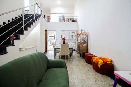 Casa à venda com 220m², 4 quartos e 5 vagas Casa à venda com 220m², 4 quartos e 5 vagasSala