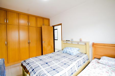 Casa à venda com 220m², 4 quartos e 5 vagas Casa à venda com 220m², 4 quartos e 5 vagasQuarto 3
