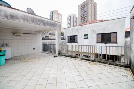 Casa à venda com 220m², 4 quartos e 5 vagas Casa à venda com 220m², 4 quartos e 5 vagasQuintal 2