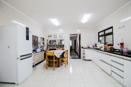 Casa à venda com 220m², 4 quartos e 5 vagas Casa à venda com 220m², 4 quartos e 5 vagasCozinha