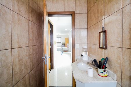Casa à venda com 220m², 4 quartos e 5 vagas Casa à venda com 220m², 4 quartos e 5 vagasBanheiro 2