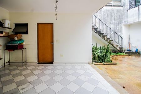 Casa à venda com 220m², 4 quartos e 5 vagas Casa à venda com 220m², 4 quartos e 5 vagasQuintal 1