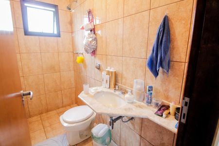 Casa à venda com 220m², 4 quartos e 5 vagas Casa à venda com 220m², 4 quartos e 5 vagasSuite 1 - Banheiro 1