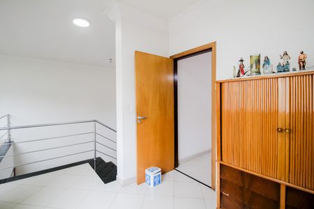 Casa à venda com 220m², 4 quartos e 5 vagas Casa à venda com 220m², 4 quartos e 5 vagasCorredores 2º Piso