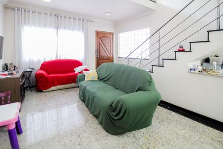 Casa à venda com 220m², 4 quartos e 5 vagas Casa à venda com 220m², 4 quartos e 5 vagasSala