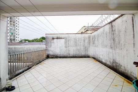 Casa à venda com 220m², 4 quartos e 5 vagas Casa à venda com 220m², 4 quartos e 5 vagasQuintal 2