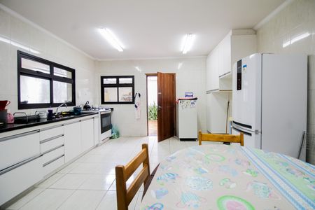 Casa à venda com 220m², 4 quartos e 5 vagas Casa à venda com 220m², 4 quartos e 5 vagasCozinha