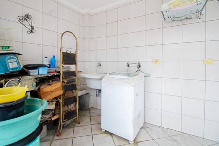 Casa à venda com 220m², 4 quartos e 5 vagas Casa à venda com 220m², 4 quartos e 5 vagasQuintal 2