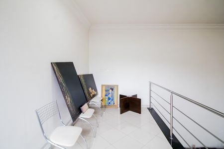 Casa à venda com 220m², 4 quartos e 5 vagas Casa à venda com 220m², 4 quartos e 5 vagasCorredores 2º Piso