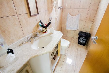 Casa à venda com 220m², 4 quartos e 5 vagas Casa à venda com 220m², 4 quartos e 5 vagasBanheiro 2
